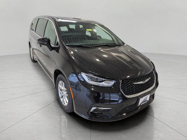 2026 Chrysler Pacifica Vehicle Photo in Neenah, WI 54956