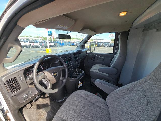 2025 Chevrolet Express Commercial Cutaway Vehicle Photo in INDEPENDENCE, MO 64055-1314