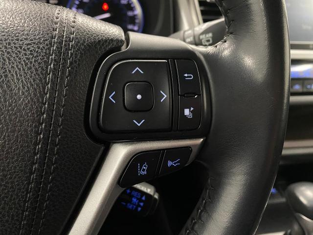 2017 Toyota Highlander Vehicle Photo in Appleton, WI 54913