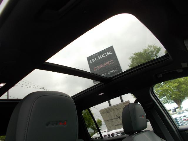 2025 GMC Acadia Vehicle Photo in LOWELL, MA 01852-4336