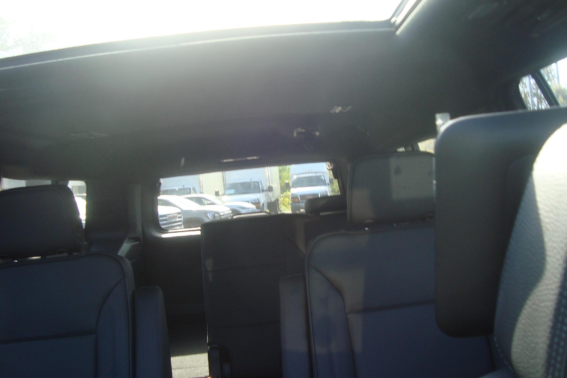 2025 GMC Yukon XL Vehicle Photo in PORTSMOUTH, NH 03801-4196