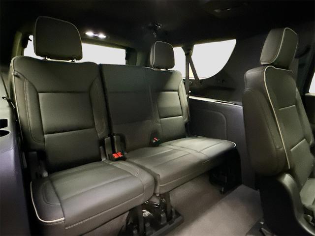 2025 Chevrolet Suburban Vehicle Photo in EVERETT, WA 98203-5662