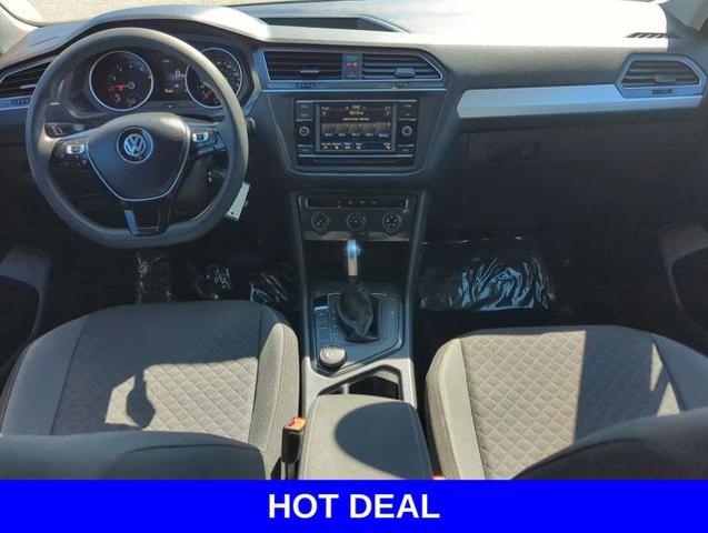 2020 Volkswagen Tiguan Vehicle Photo in Merrillville, IN 46410