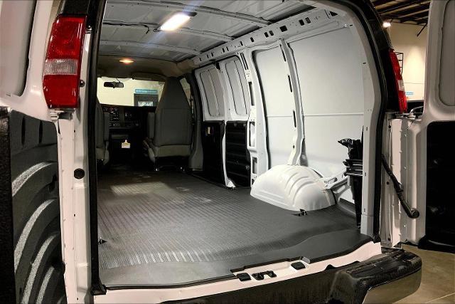2025 Chevrolet Express Cargo Van Vehicle Photo in KANSAS CITY, MO 64114-4502
