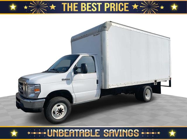 2017 Ford E-Series Cutaway Vehicle Photo in MOON TOWNSHIP, PA 15108-2571