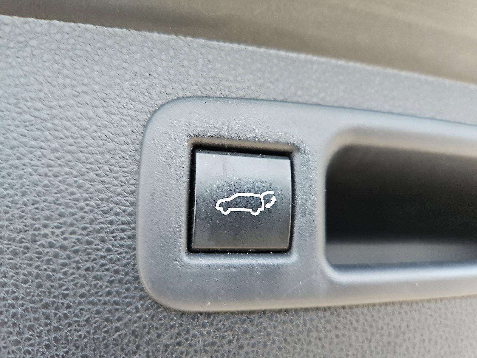 2021 Toyota Highlander Vehicle Photo in Trevose, PA 19053