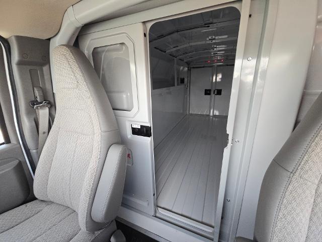 2025 Chevrolet Express Commercial Cutaway Vehicle Photo in INDEPENDENCE, MO 64055-1314
