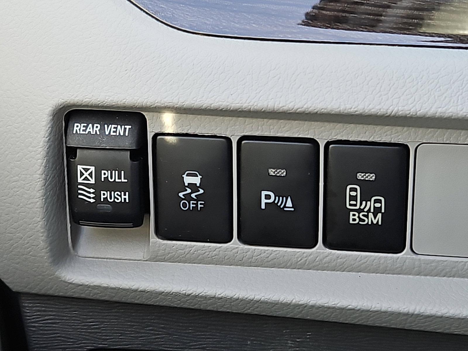 2015 Toyota Sienna Vehicle Photo in Trevose, PA 19053