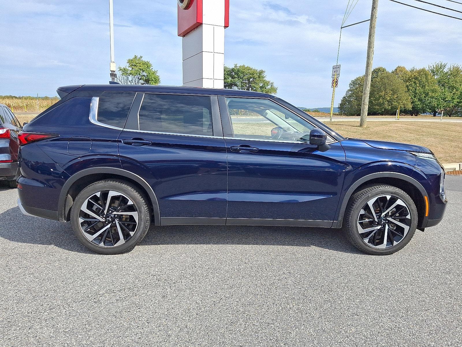 2022 Mitsubishi Outlander Vehicle Photo in Mechanicsburg, PA 17050-2306