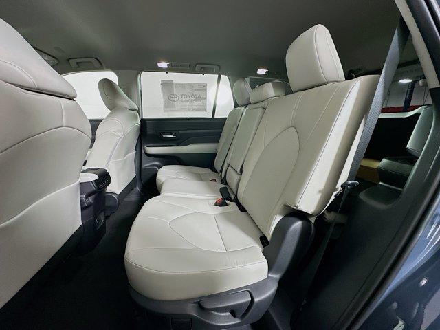 2026 Toyota Grand Highlander Vehicle Photo in Flemington, NJ 08822