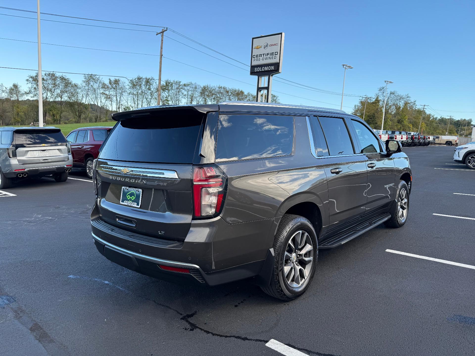 2021 Chevrolet Suburban photo 5 of 27