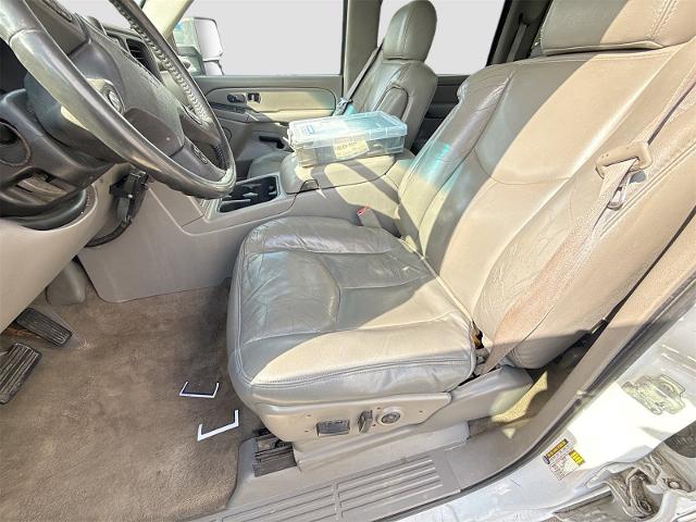 2005 GMC Sierra 2500 HD Vehicle Photo in EVERETT, WA 98203-5662