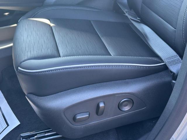 2025 Buick Enclave Vehicle Photo in COLUMBIA, MO 65203-3903