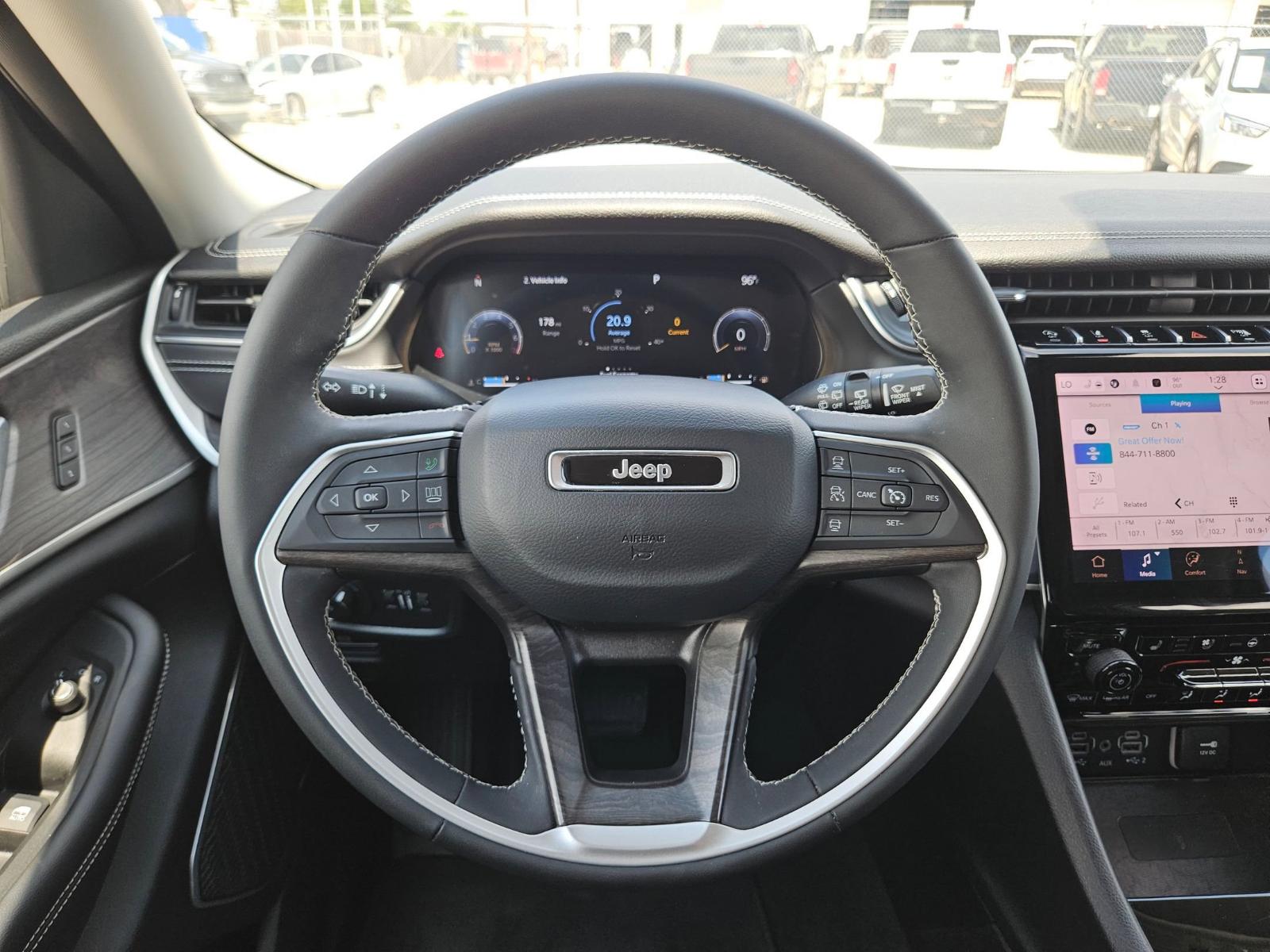 2023 Jeep Grand Cherokee Vehicle Photo in Seguin, TX 78155