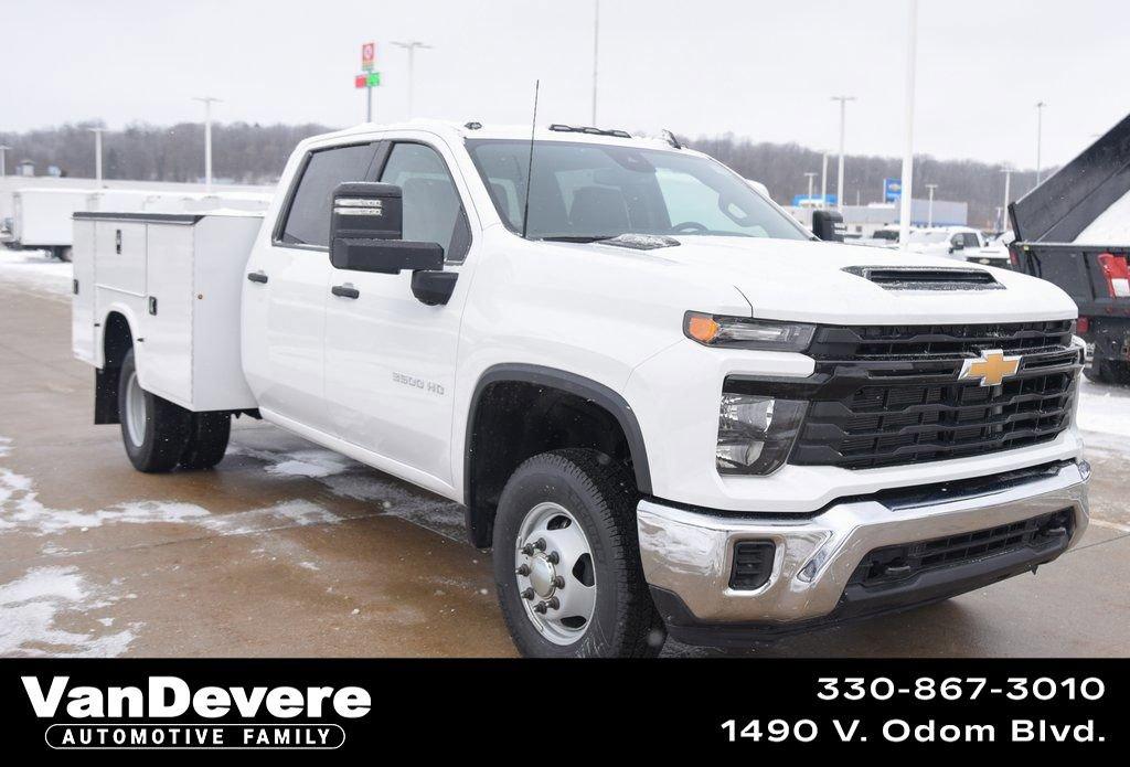 2025 Chevrolet Silverado 3500 HD Chassis Cab Vehicle Photo in AKRON, OH 44320-4088