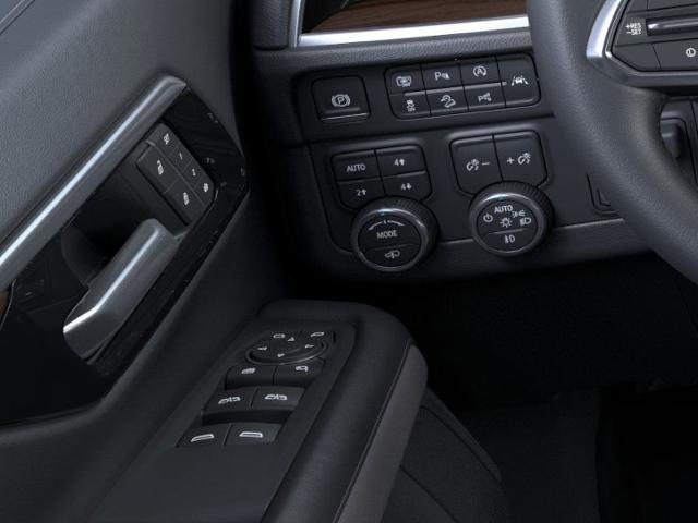 2025 Chevrolet Suburban Vehicle Photo in NEENAH, WI 54956-2243