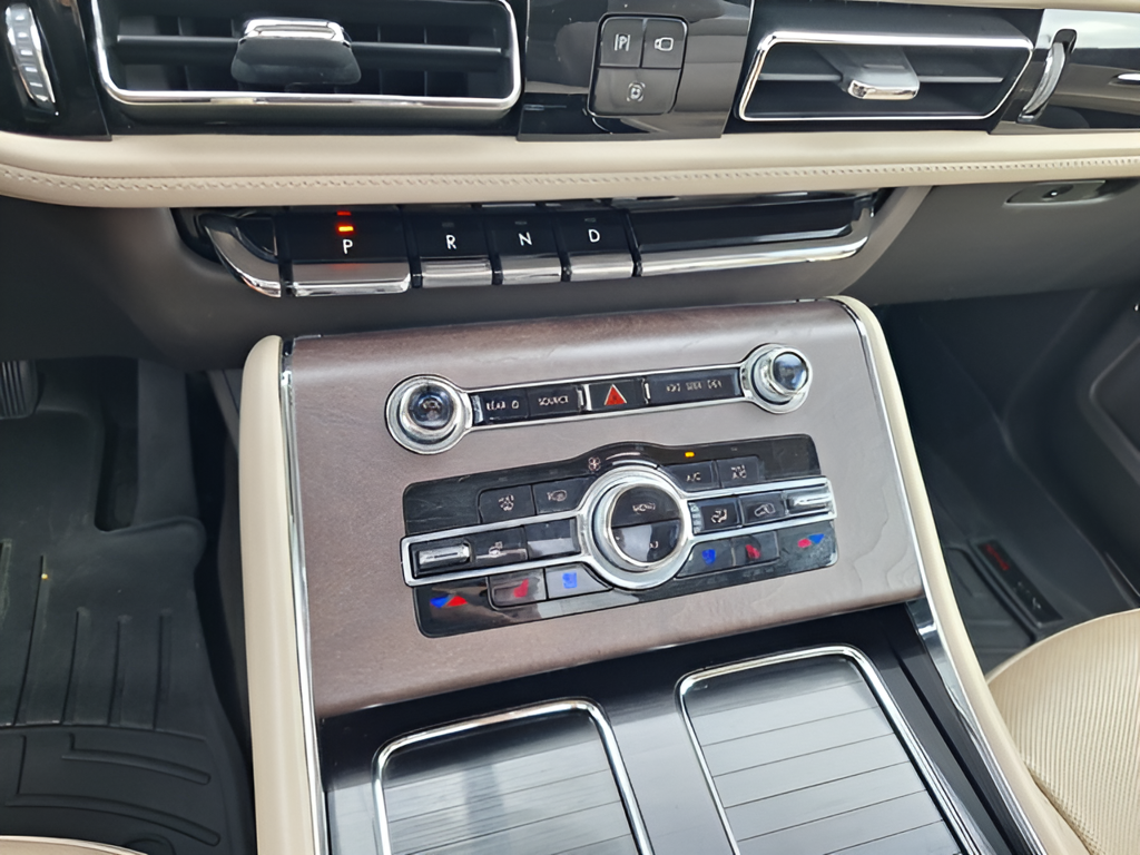 2023 Lincoln Aviator photo 17 of 36