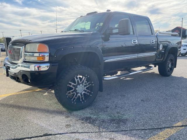 2006 GMC Sierra 1500HD Vehicle Photo in Cedar Rapids, IA 52402