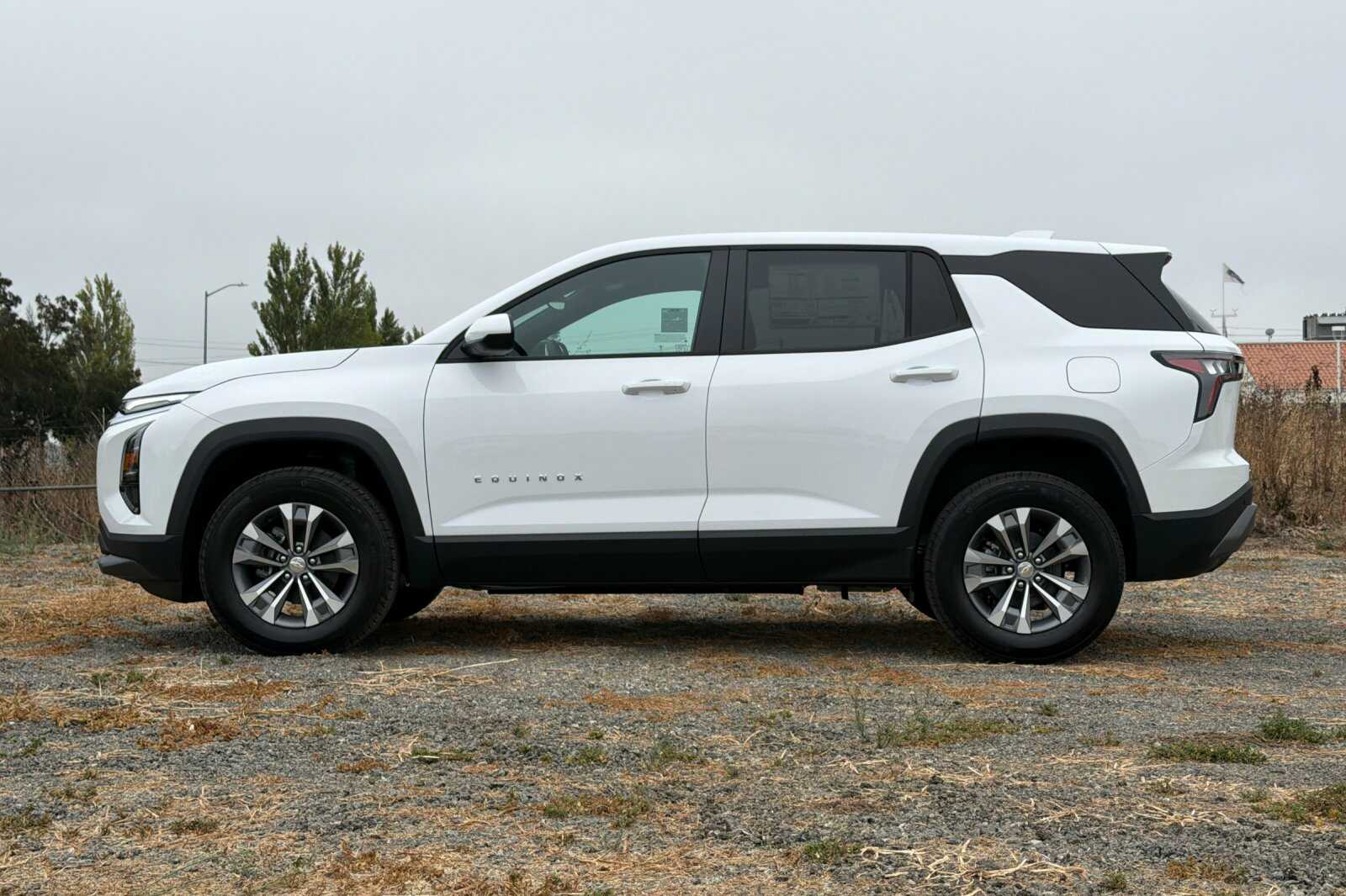2027 Chevrolet Equinox LT - Photo 7