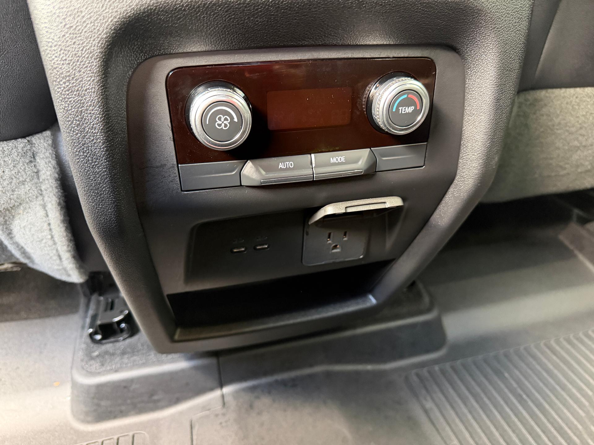 2024 GMC Acadia Vehicle Photo in LEOMINSTER, MA 01453-2952