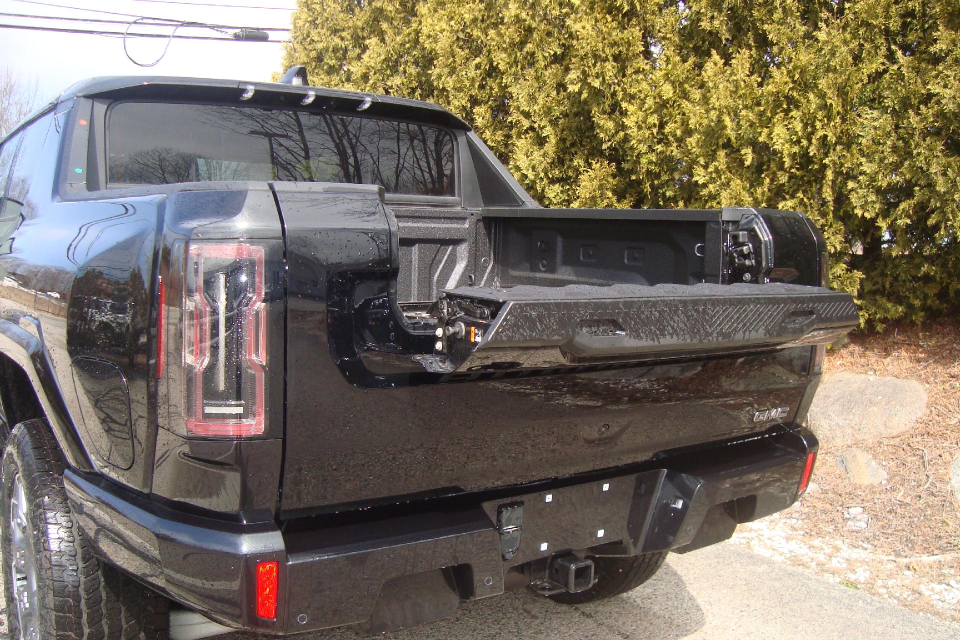 2025 GMC HUMMER EV Pickup Vehicle Photo in PORTSMOUTH, NH 03801-4196