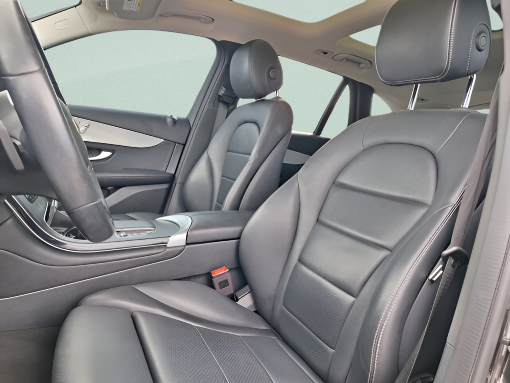 2022 Mercedes-Benz GLC photo 21 of 30