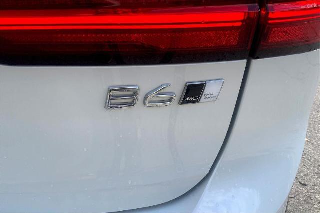 2025 Volvo V90 Cross Country Vehicle Photo in KANSAS CITY, MO 64114-4545