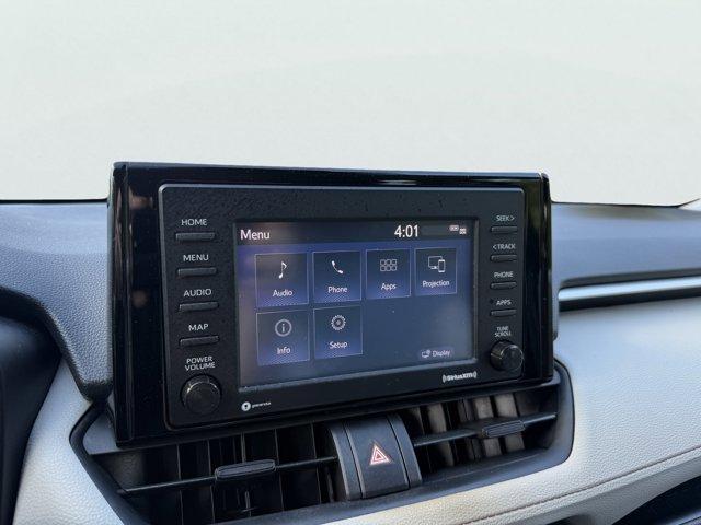 2020 Toyota RAV4 Vehicle Photo in LEOMINSTER, MA 01453-2952