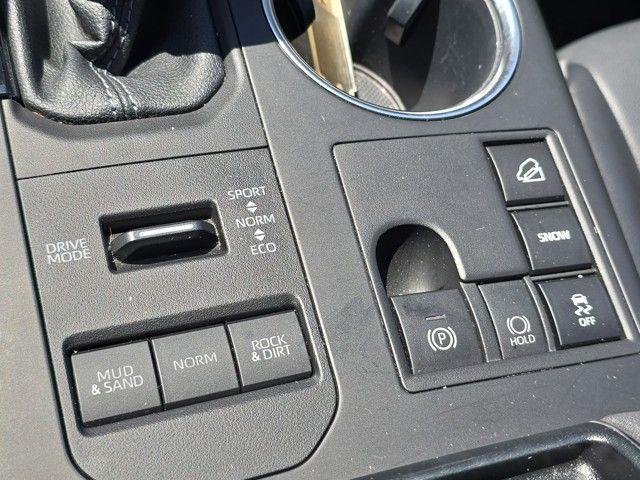 2023 Toyota Highlander Vehicle Photo in Pleasant Hills, PA 15236