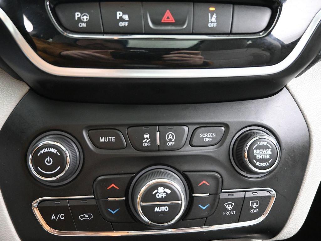 2021 Jeep Cherokee Vehicle Photo in Cedar Rapids, IA 52402