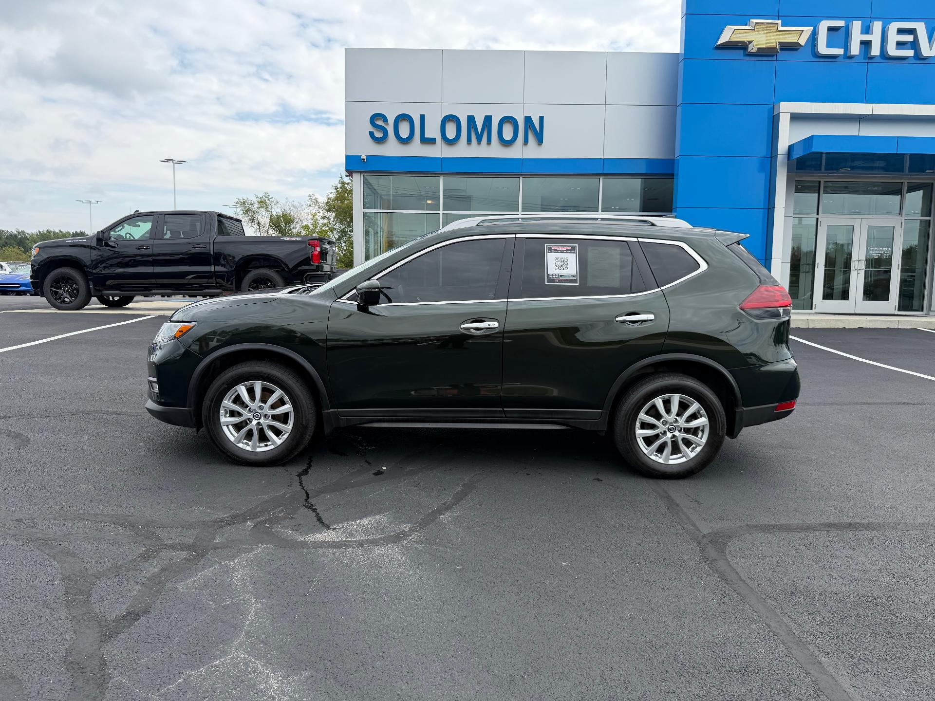 2019 Nissan Rogue photo 3 of 36