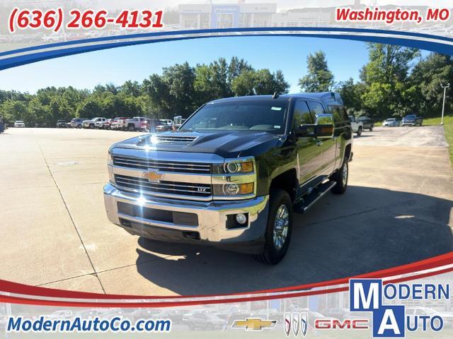 Gray (Graphite Metallic) 2018 Chevrolet Silverado 2500HD LTZ Crew Cab 4WD Pickup Truck Four-Wheel Drive 6-Speed Automatic