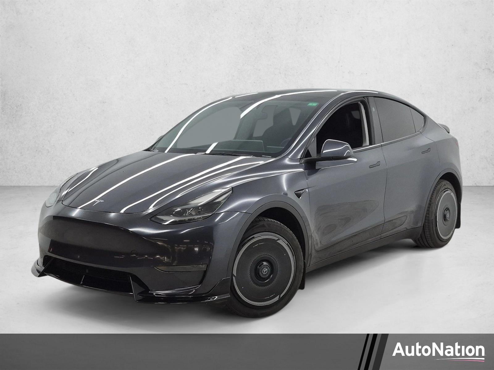 2024 Tesla Model Y Vehicle Photo in PEMBROKE PINES, FL 33024-6534