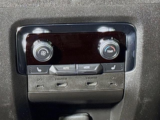 2025 GMC Yukon XL Vehicle Photo in PUYALLUP, WA 98371-4149