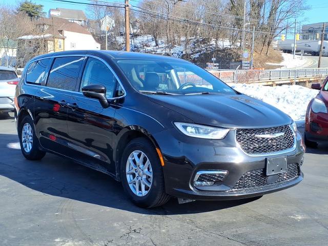 2023 Chrysler Pacifica Touring L - 4