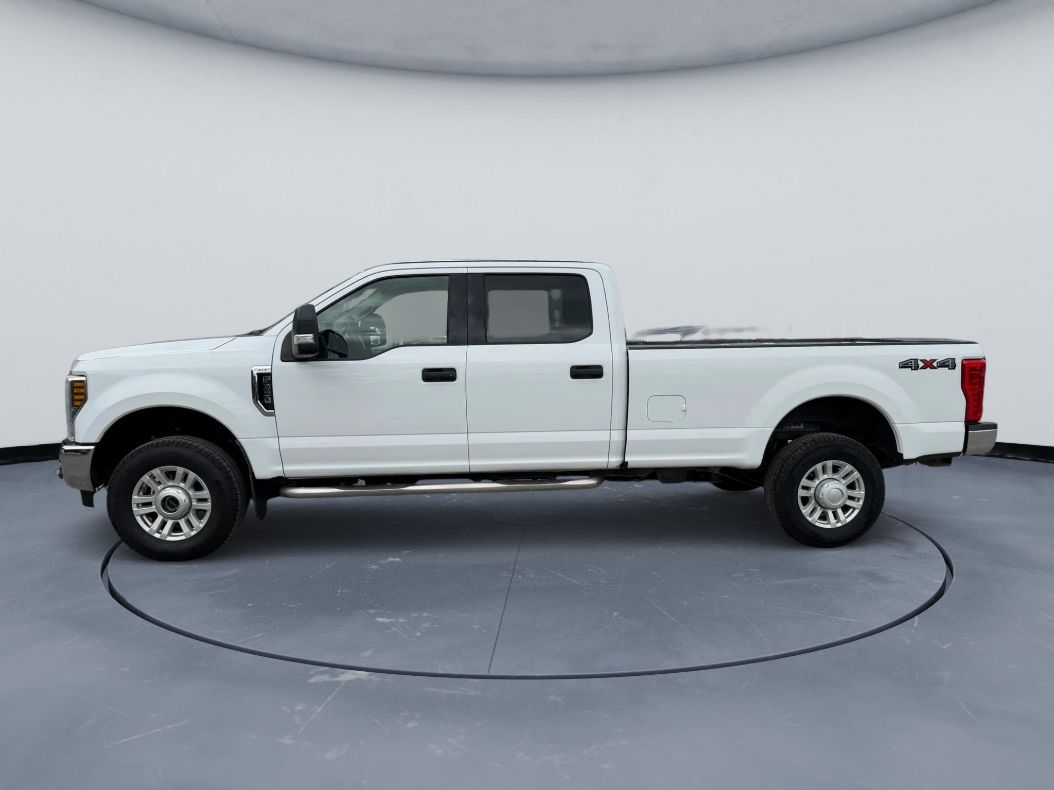 Oxford White 2019 Ford F-350 Super Duty Pickup Truck Four-Wheel Drive 6-Speed Automatic
