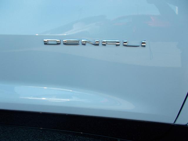 2024 GMC Acadia Vehicle Photo in LOWELL, MA 01852-4336
