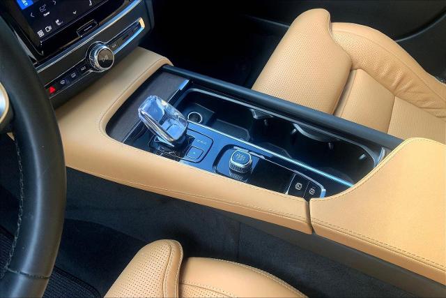 2025 Volvo V90 Cross Country Vehicle Photo in KANSAS CITY, MO 64114-4545