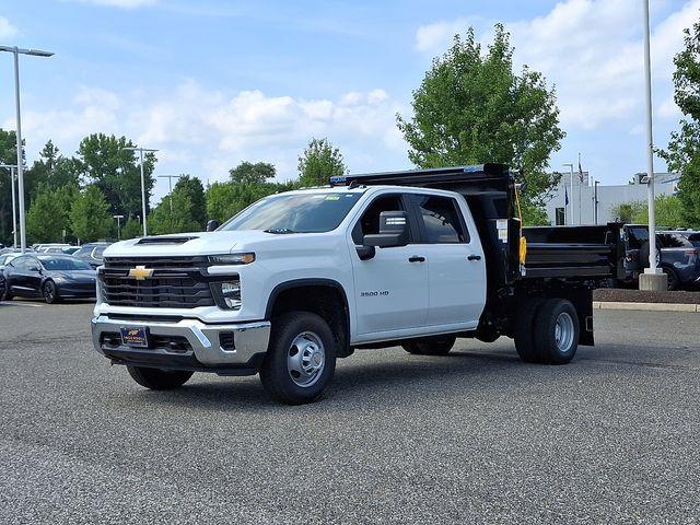 2025 Chevrolet Silverado 3500 HD Chassis Cab Vehicle Photo in DANBURY, CT 06810-5034