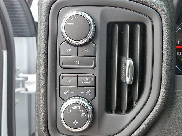 2025 GMC Sierra 3500 HD Chassis Cab Vehicle Photo in DANBURY, CT 06810-5034