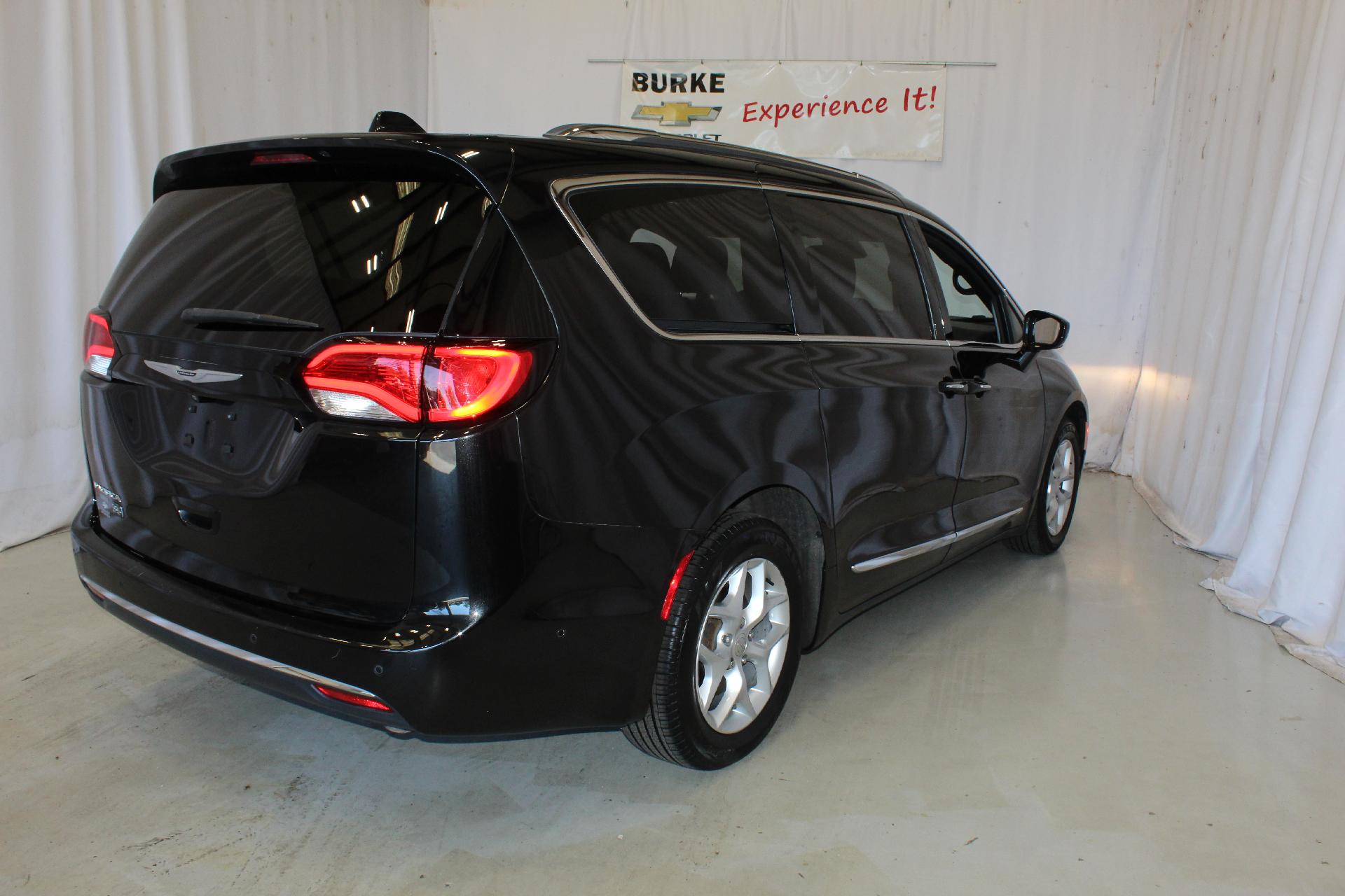 2020 Chrysler Pacifica Vehicle Photo in NORTHAMPTON, MA 01060-1120