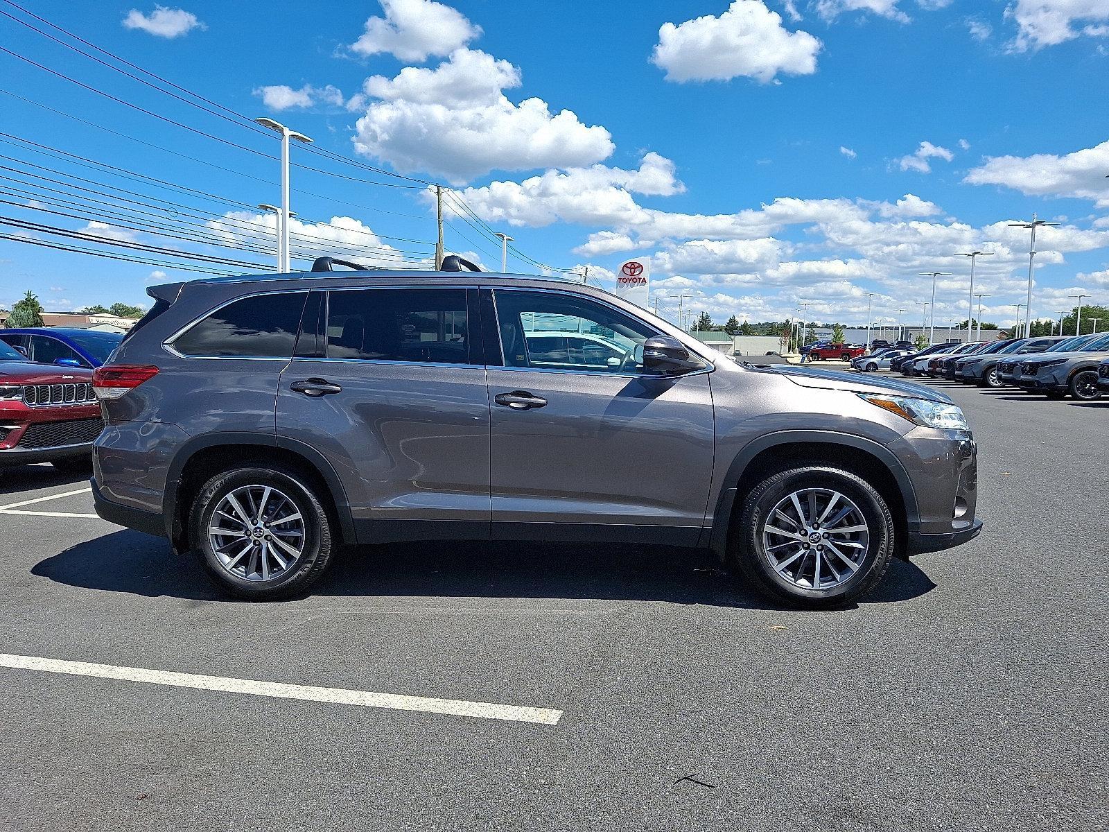 2019 Toyota Highlander Vehicle Photo in Harrisburg, PA 17111