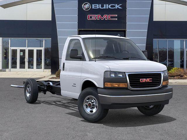 2025 GMC Savana Cutaway 3500 Vehicle Photo in DANBURY, CT 06810-5034