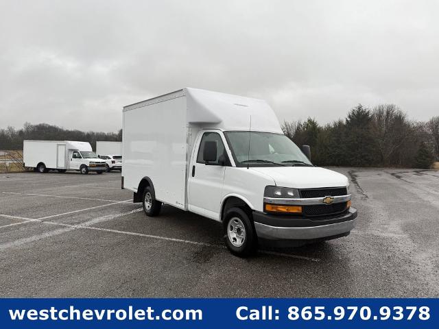 2025 Chevrolet Express Cutaway 3500 Vehicle Photo in ALCOA, TN 37701-3235