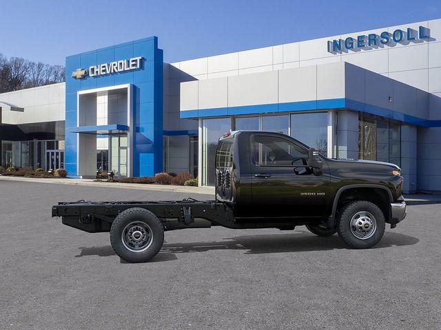 2025 Chevrolet Silverado 3500 HD Chassis Cab Vehicle Photo in DANBURY, CT 06810-5034