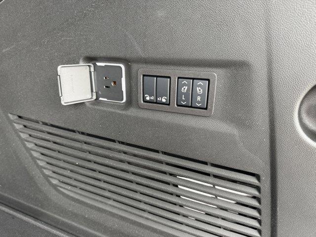 2024 GMC Yukon XL Vehicle Photo in LEOMINSTER, MA 01453-2952