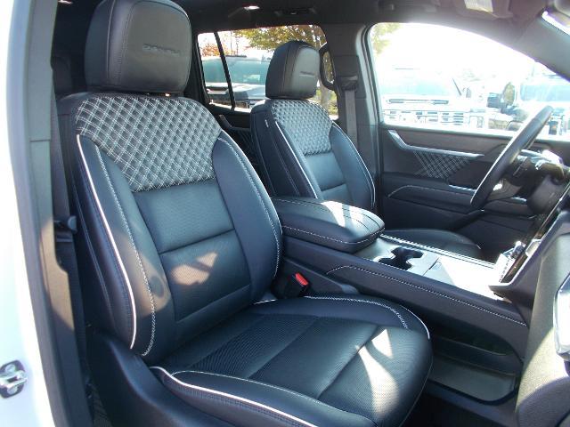 2024 GMC Acadia Vehicle Photo in LOWELL, MA 01852-4336