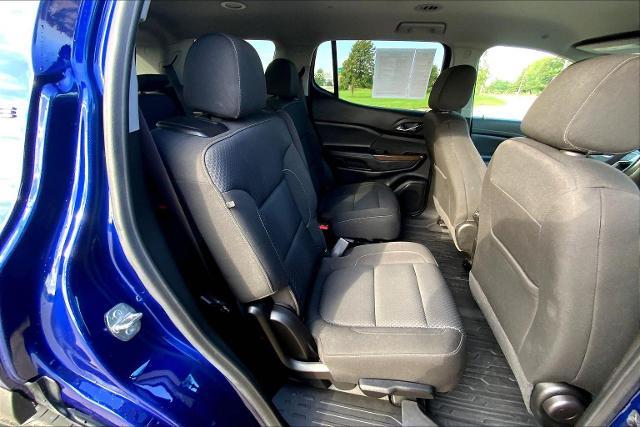 2023 GMC Acadia Vehicle Photo in TOPEKA, KS 66609-0000