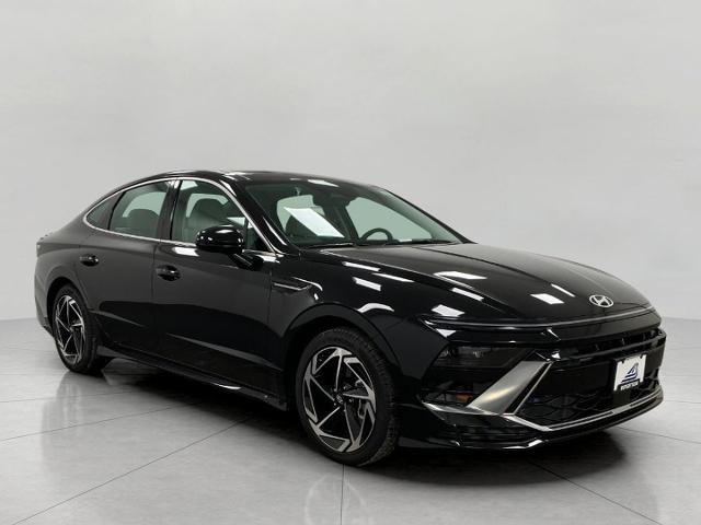 2025 Hyundai SONATA Vehicle Photo in Neenah, WI 54956