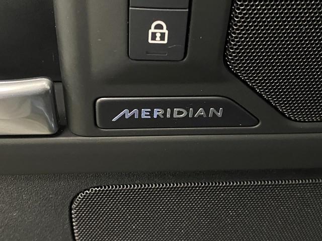 2025 Defender Vehicle Photo in Appleton, WI 54913